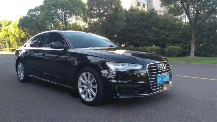 轿车