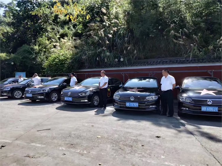 轿车