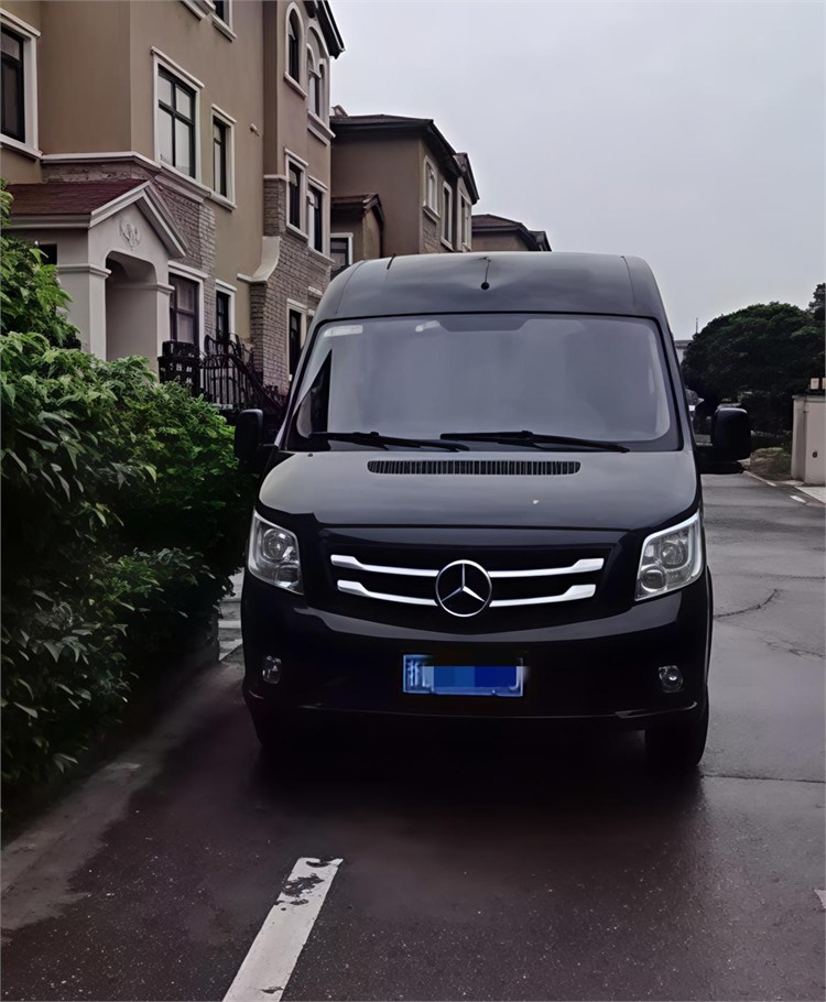中巴车